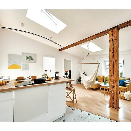 Sunny Apartment At The Heart Of Old Town-3